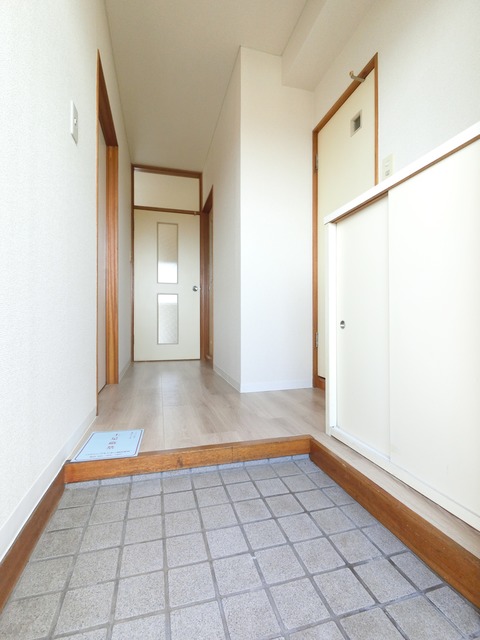 玄関　★玄関にシューズボックスあります★