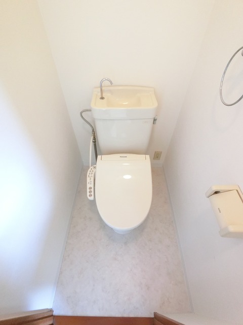 トイレ　★嬉しい温水洗浄便座付き★