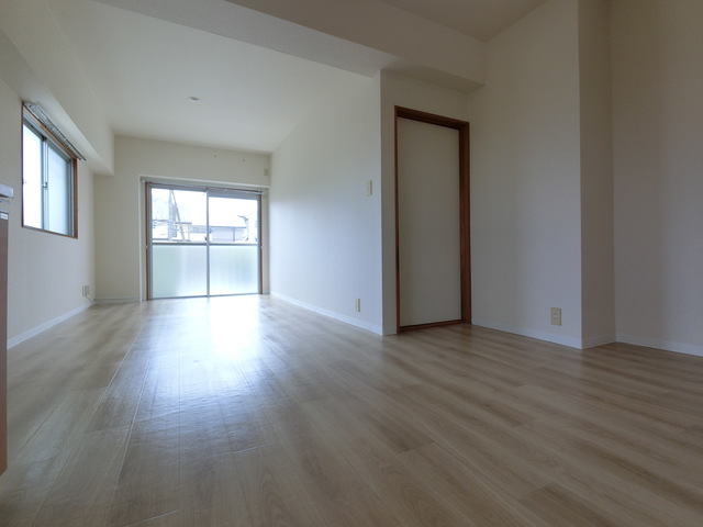 居室・リビング　★ＬＤＫ１３．４帖あります★