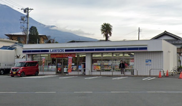 コンビニ　ローソン（コンビニ）まで819m