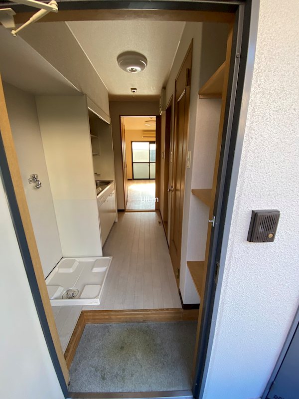 玄関　※同タイプの他のお部屋です