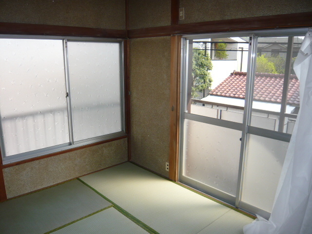 居室・リビング　２面採光で明るいお部屋です