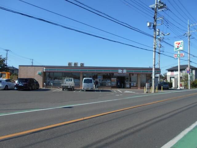 コンビニ　セブンイレブン伊奈小室店（コンビニ）まで740m