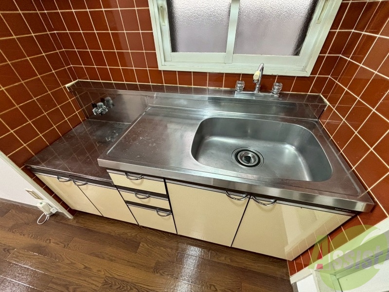 キッチン　洗い場が大きくて洗い物もしやすそうです。