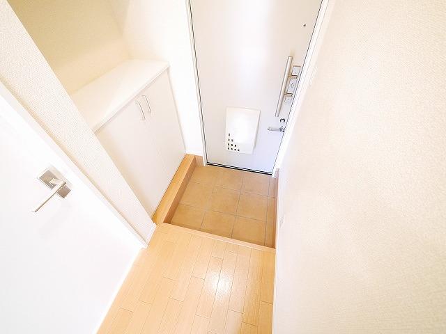 玄関　収納もある玄関です