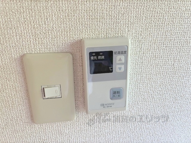 その他設備　給湯器リモコン