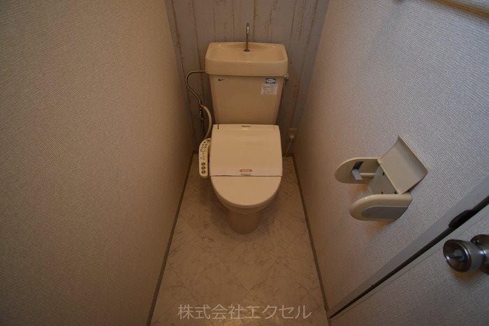 トイレ　ウォシュレット完備です。