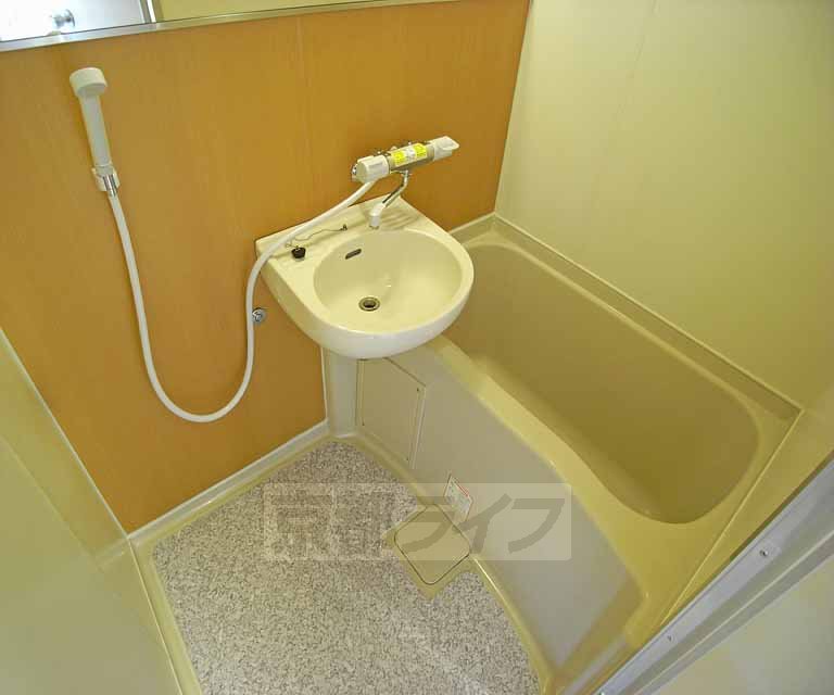 バス・シャワールーム　綺麗なお風呂です。