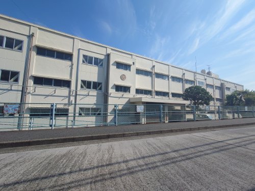 小学校　横浜市立富岡小学校（小学校）まで1025m