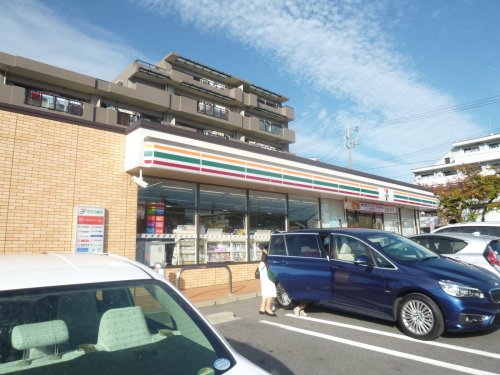 コンビニ　セブンイレブン（コンビニ）まで287m