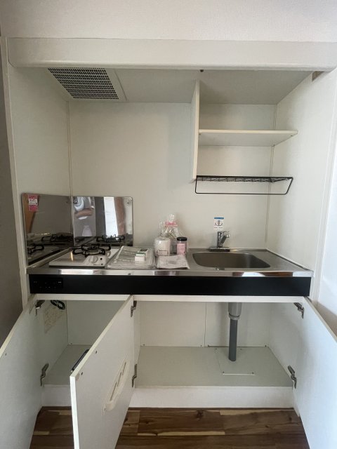 キッチン　同物件、別号室のものです。