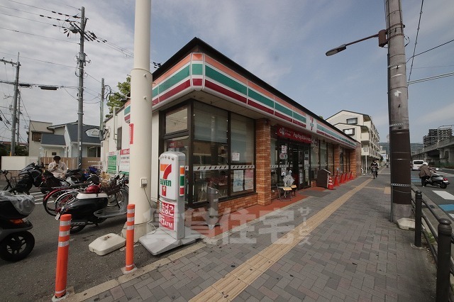コンビニ　セブンイレブン　東大阪西岩田1丁目店（コンビニ）まで382m