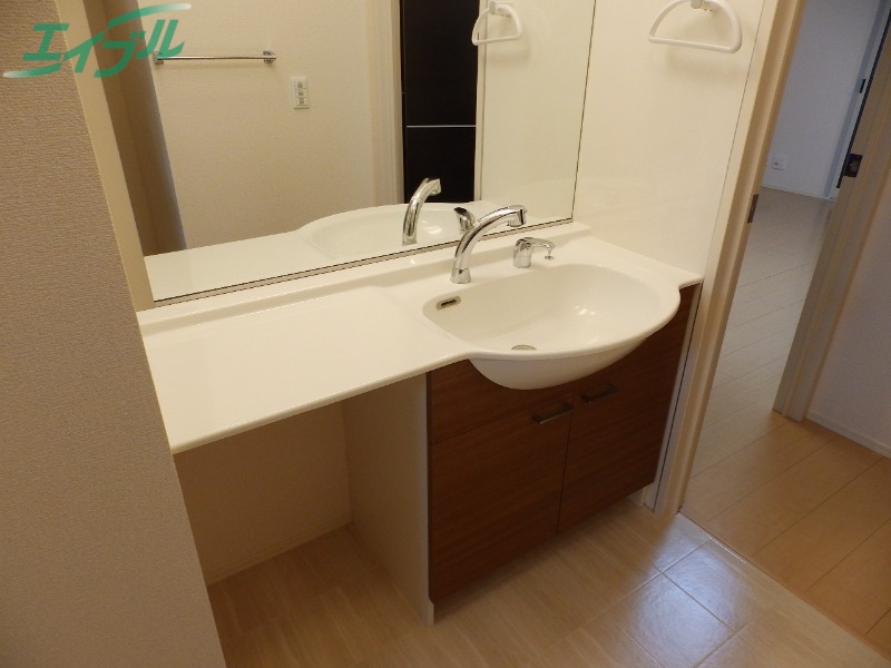 洗面設備　同型参考写真