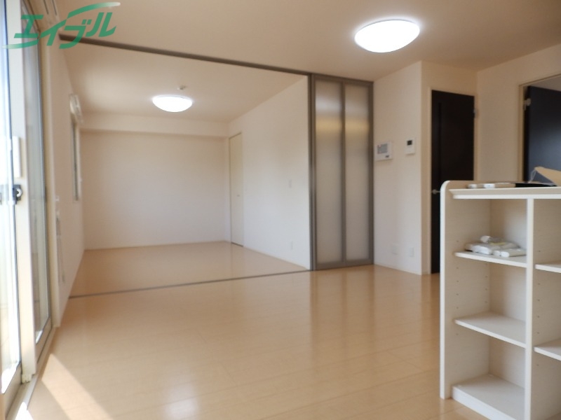 居室・リビング　同型参考写真