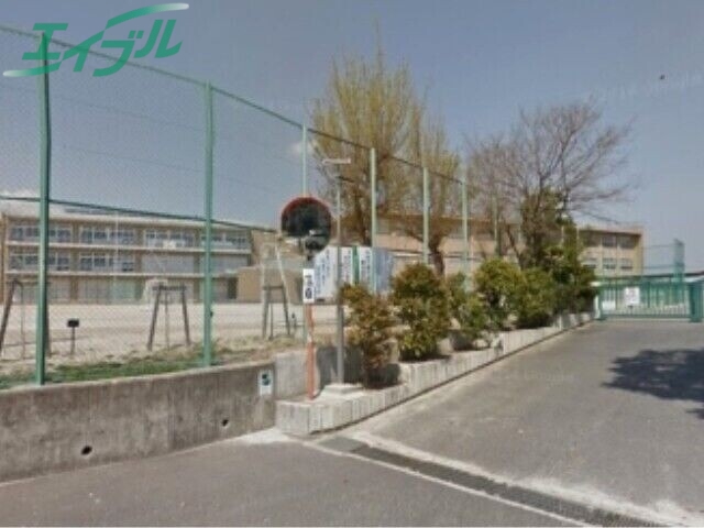 中学校　四日市市立橋北中学校（中学校）まで737m