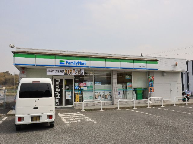 コンビニ　ファミリーマート 奈良上牧町店（コンビニ）まで210m