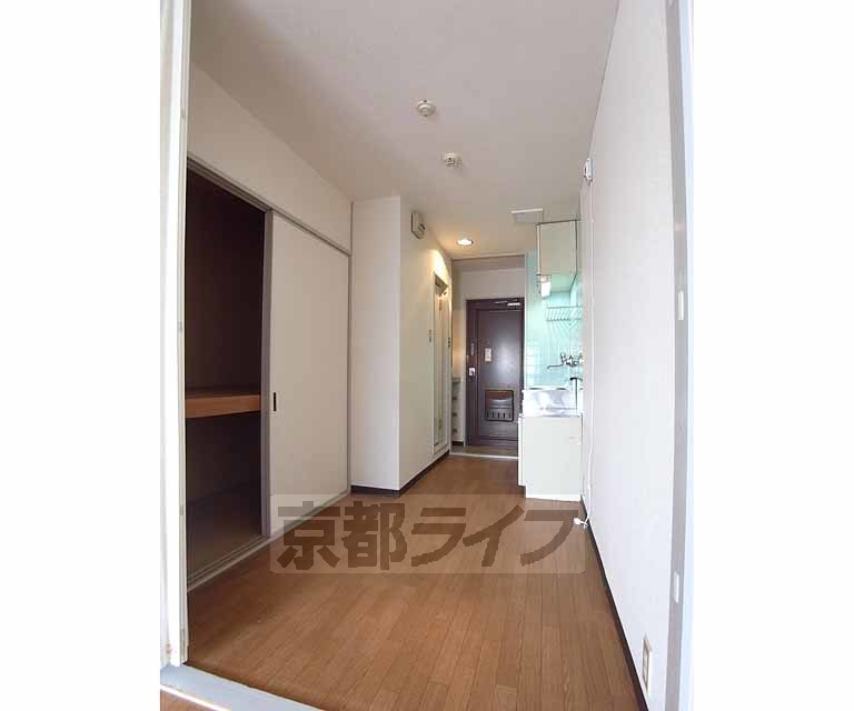 その他部屋・スペース　広い廊下です。