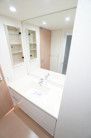 洗面設備　※同物件・同タイプの写真です。