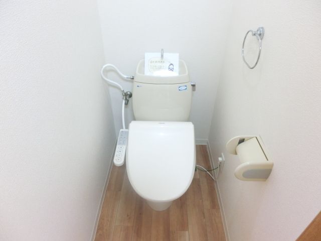 トイレ　いつも清潔に保てる温水洗浄便座トイレです