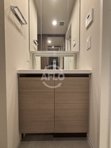 洗面設備　コンフォリア・リヴ本町WEST Q　独立洗面台