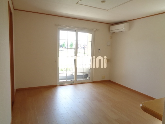 居室・リビング　リビングにはエアコン設置