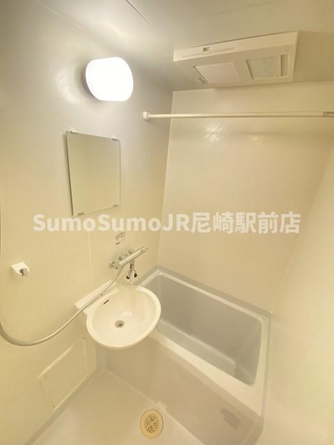 バス・シャワールーム　落ち着いた空間のお風呂です