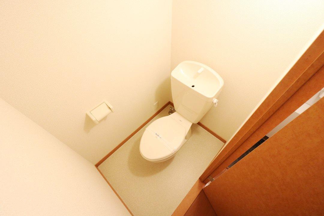トイレ　広々としたキレイなトイレ
