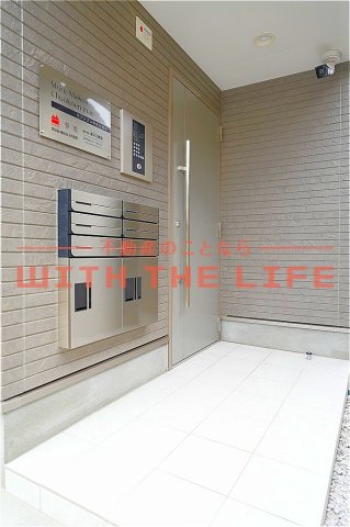 エントランス　落ち着いたエントランスです