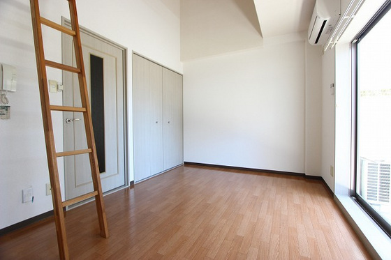 居室・リビング　※別部屋の写真です