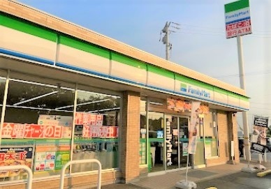 コンビニ　ファミリーマート半田稲穂町東店（コンビニ）まで936m