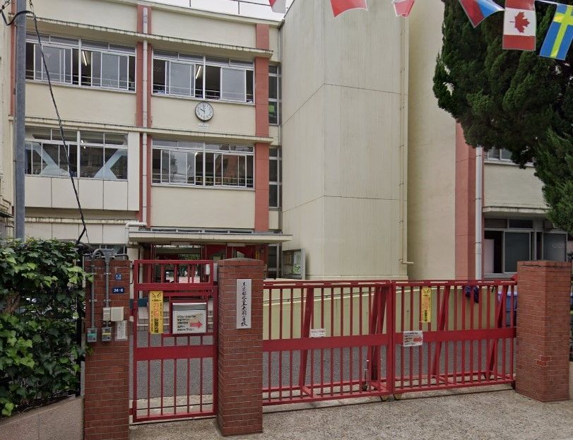 小学校　北区立赤羽小学校（小学校）まで630m