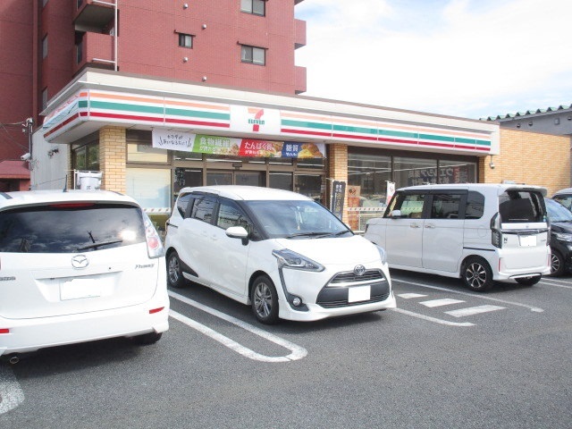 コンビニ　セブンイレブン市川堀之内店（コンビニ）まで554m