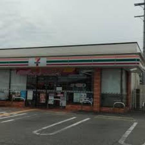 コンビニ　セブンイレブン　JR宝殿駅前店（コンビニ）まで556m