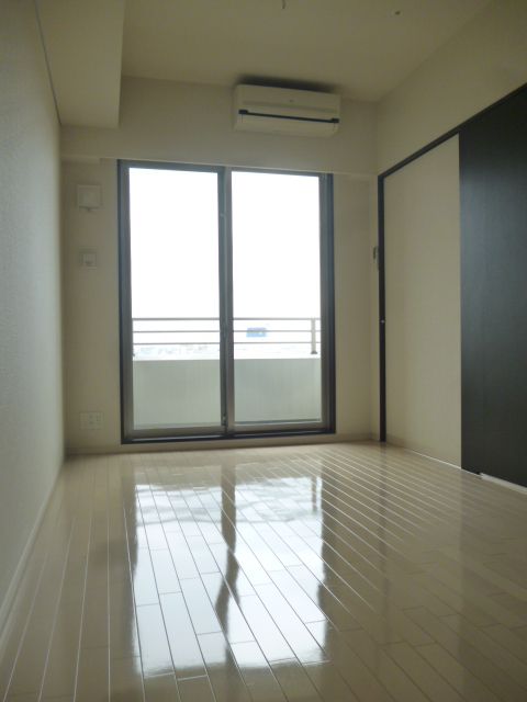 居室・リビング　※別部屋の参考写真です。