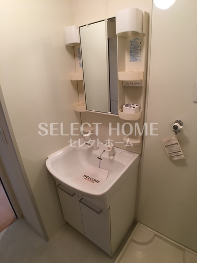 洗面設備　独立洗面台、朝の身支度には欠かせません