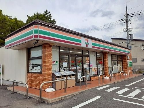 コンビニ　セブンイレブン紀ノ川打田店様（コンビニ）まで650m