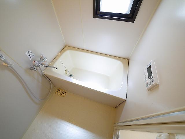 バス・シャワールーム　コンパクトで使いやすいお風呂です