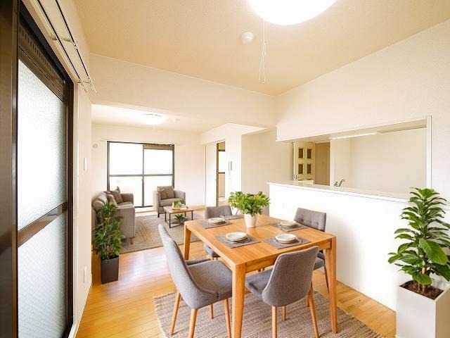 居室・リビング　CGで家具等を配置したもので家具等は含まれません