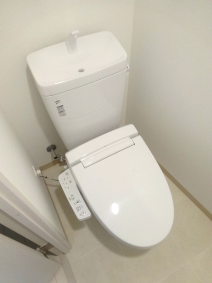 トイレ　【参考】同建物内の別のお部屋の画像です