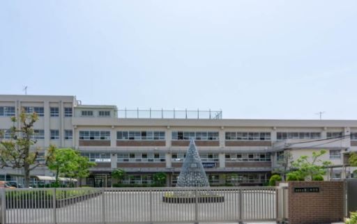 中学校　高槻市立第二中学校（中学校）まで403m
