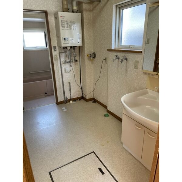 洗面設備　脱衣所広々