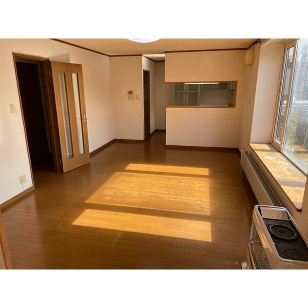 居室・リビング　明るいリビング