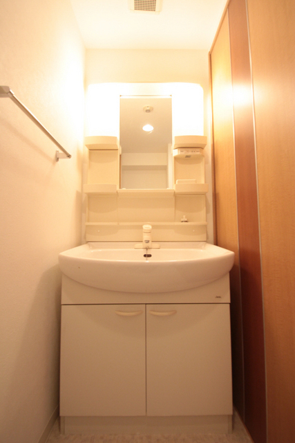 洗面設備　※別室の参考写真です。