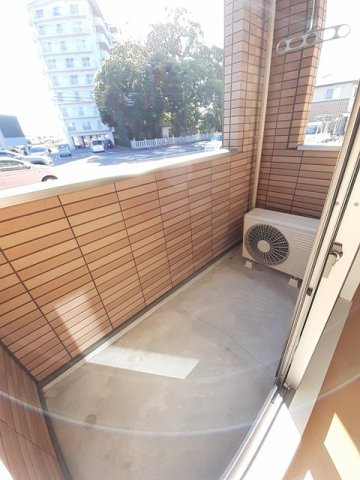 バルコニー　開放的で明るい空間を演出してくれるバルコニーです