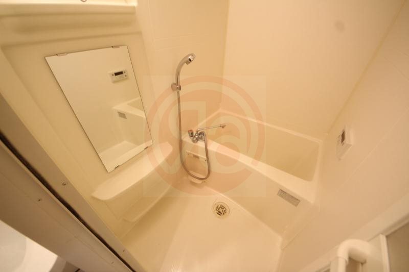 バス・シャワールーム　コンパクトで使いやすいお風呂です