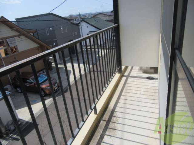バルコニー　バルコニーは陽当たり良好で、洗濯物も乾きやすいですね