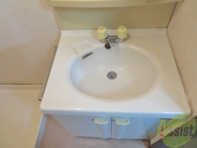 洗面設備　洗面は独立になっているので忙しい朝もばっちりですね。