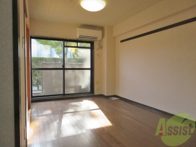 居室・リビング　リビングは日当たりも良くお部屋を明るく照らしてくれますね。