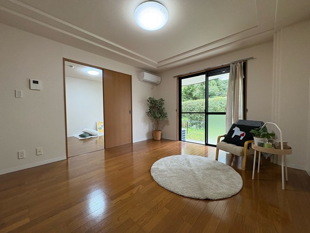 居室・リビング　リビングダイニングキッチン14.4帖☆専用庭に繋がる角部屋で