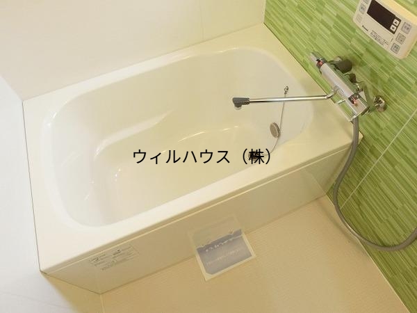 バス・シャワールーム　浴室乾燥機、追い焚き機能付きバス！